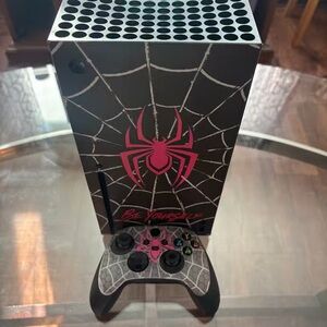 Spider-Themed Gaming Console with Controller - Black and Pink